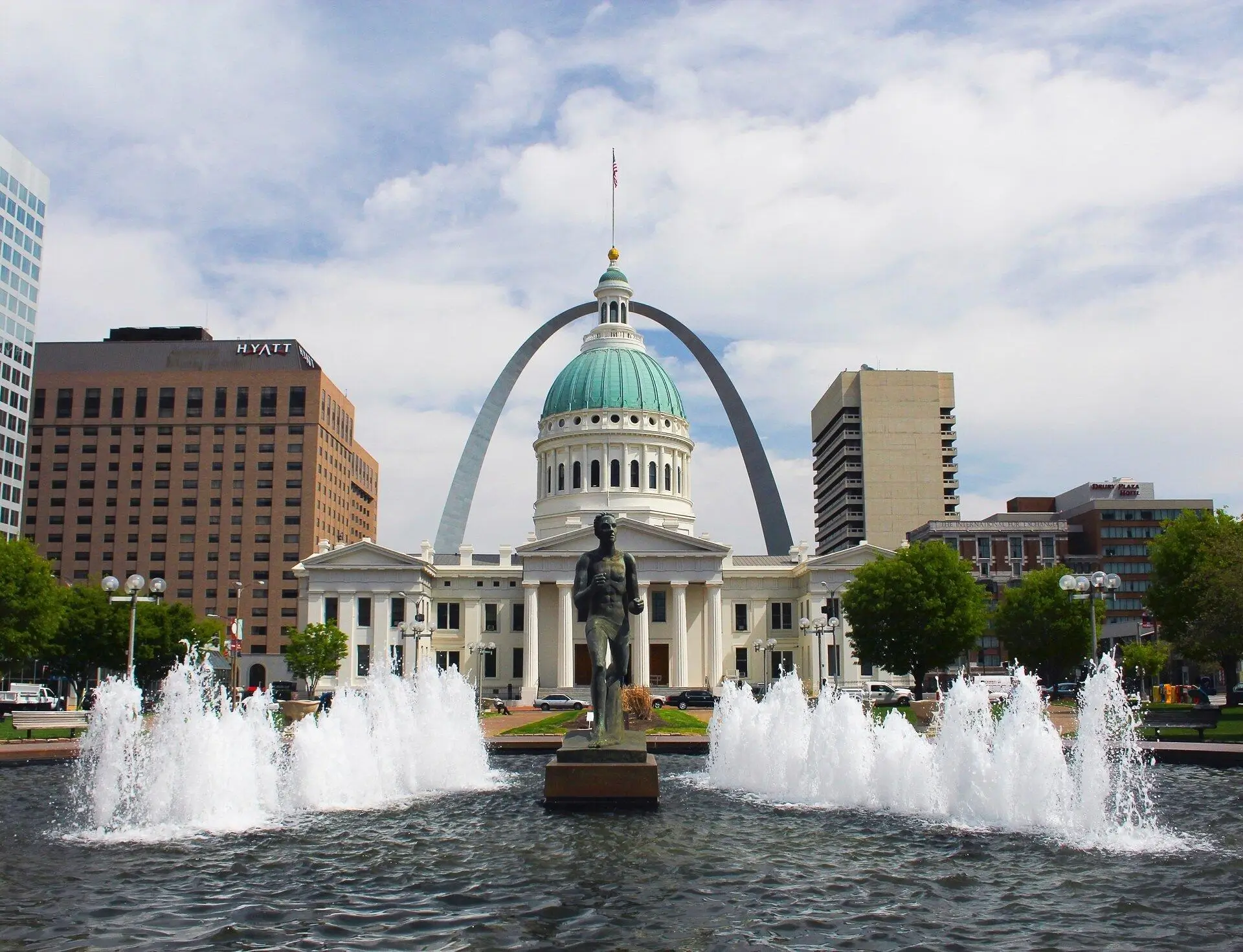 Do Property Managers Pay for Repairs in St. Louis, Missouri?